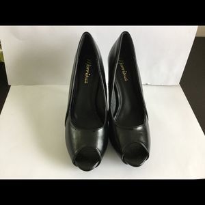 Black open toe faux leather heels. (046)